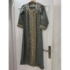 Robe de fête caftan cousue main au Maroc pour enfants vert avec perles de couleur et broderie dorée,