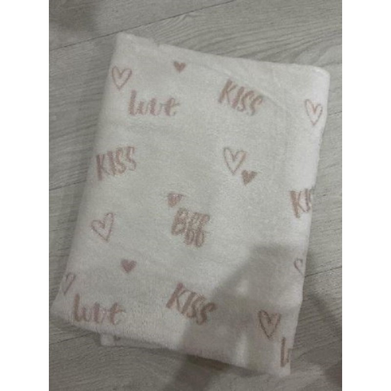 Plaid blanc avec cœur et écriture kiss love rose 
