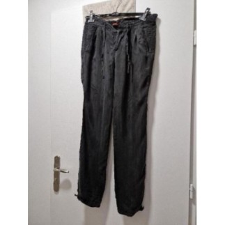 Pantalon noir Taille 36...