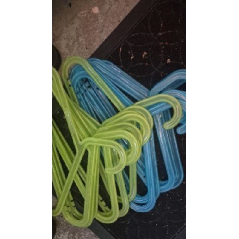 Lot 14 cintres verts et bleus