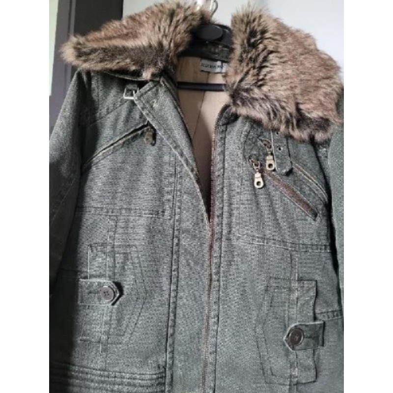 Blouson court style perfection col fourrure détaché taille M