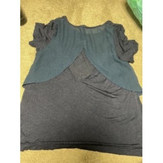 T-shirt bleu marine ouvert...