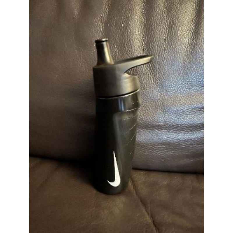 Gourde NIKE NEUVE Plastique 0,7 litre