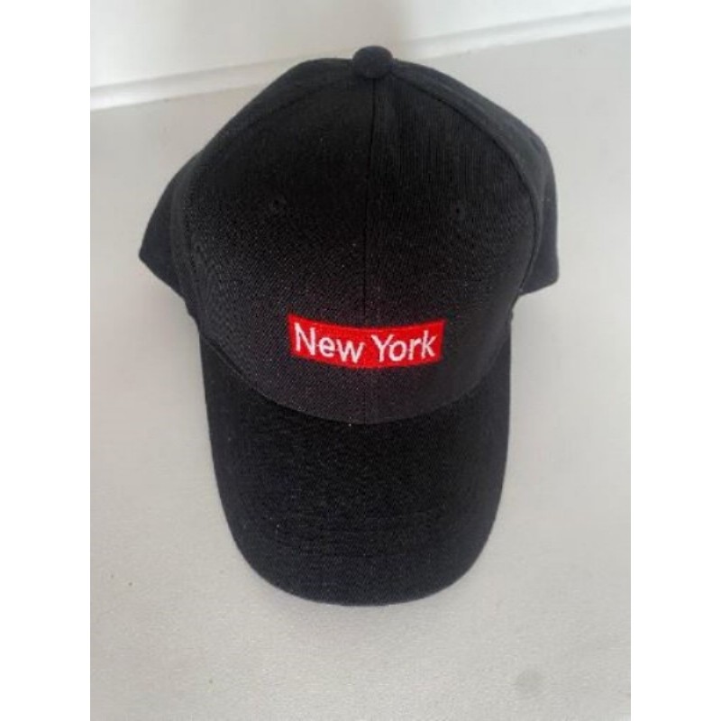 Casquette NY carré rouge