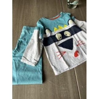 Pyjama blé et blanc 4 ans...