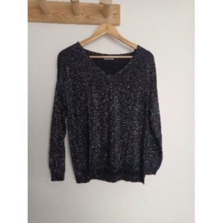 VR. Haut femme noir a...