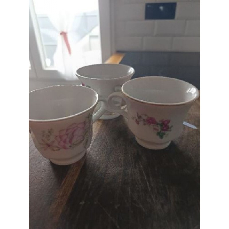 Lot 3 tasses petites fleurs 