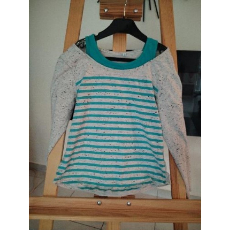 Haut gris et vert fille T12 ans