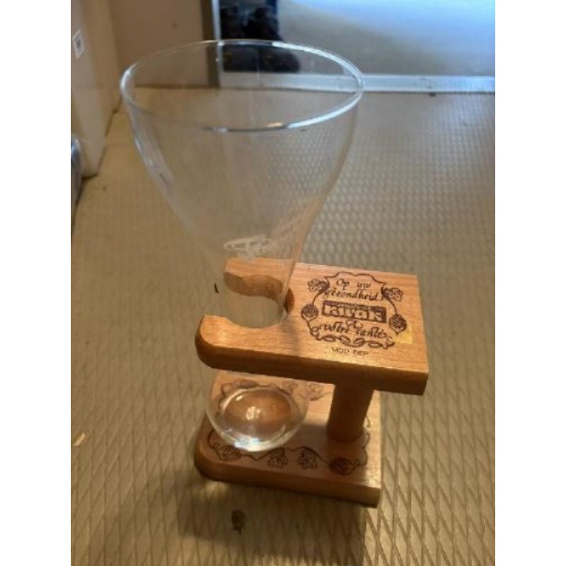 VERRE A BIERE PIED BOIS