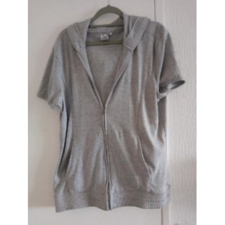 Veste sport à capuche grise...