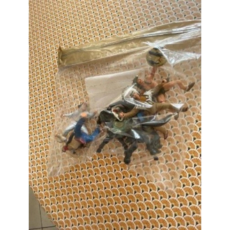 Lot personnages indiens