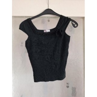 Debardeur noir pret du corp...