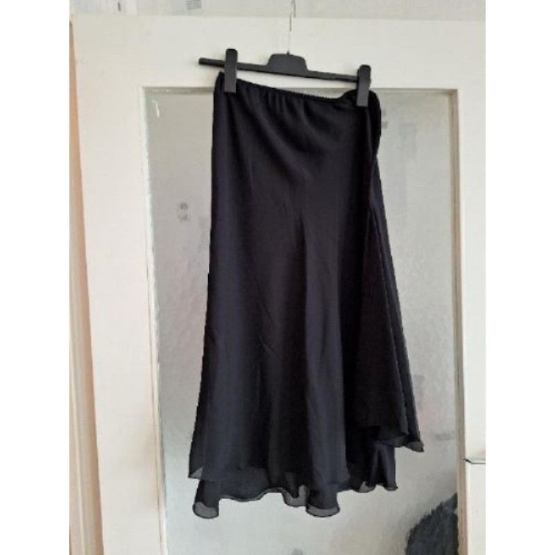 Jupe noire douboe volant bas