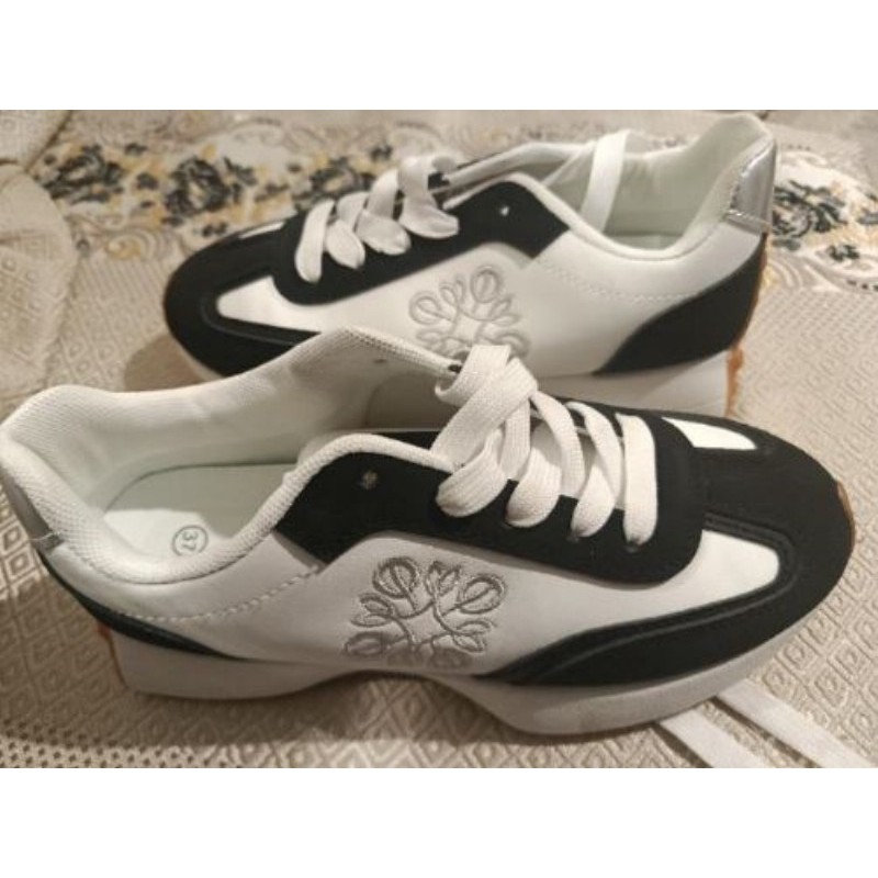 Basket fille noir blanc P.37. Neuf