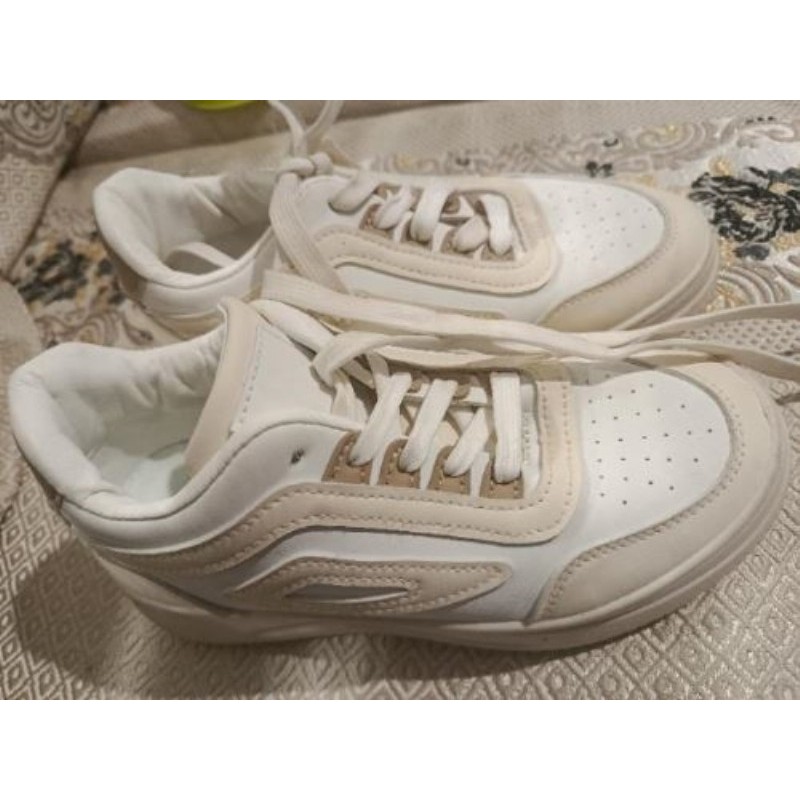 Basket beige fille P.36
