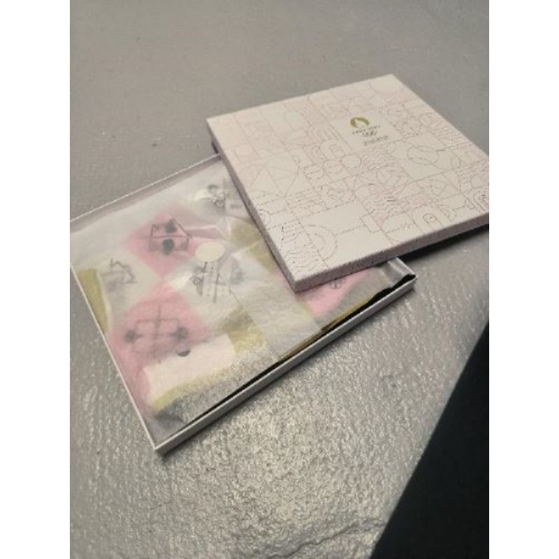 Véritable carré de soie J.O 2024 Paris. Neuf . Collector 