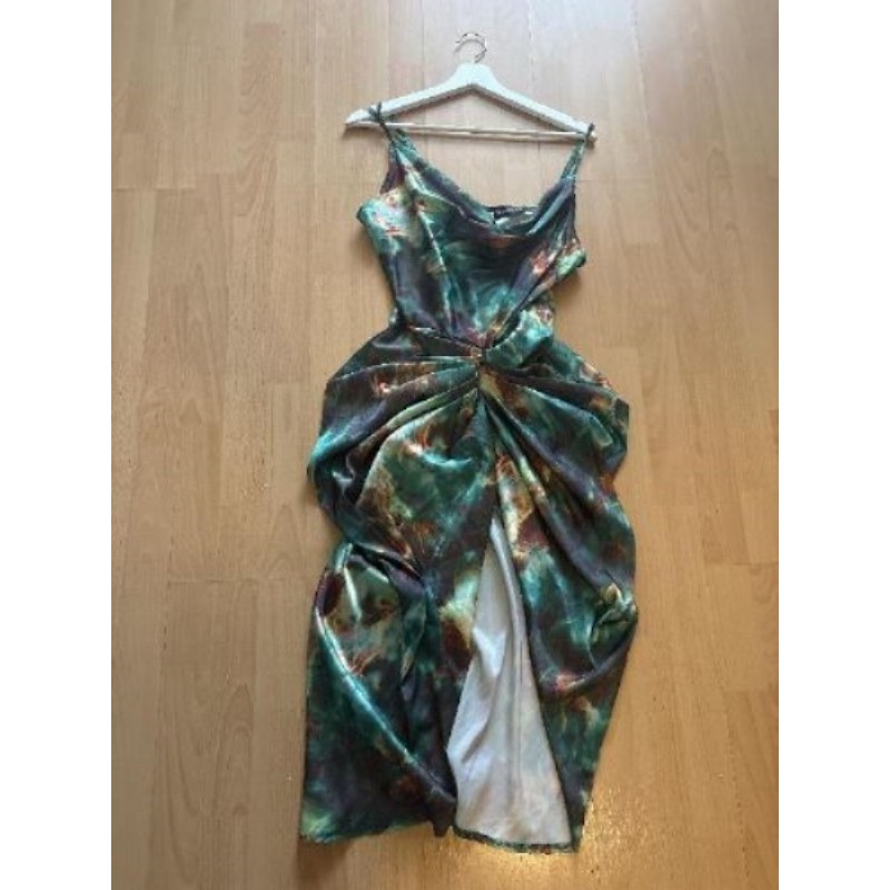 Robe prettylittlething taille cintré+fente 40