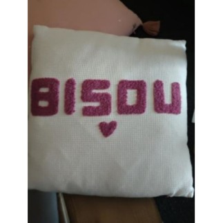 Coussin Bisou + garniture 