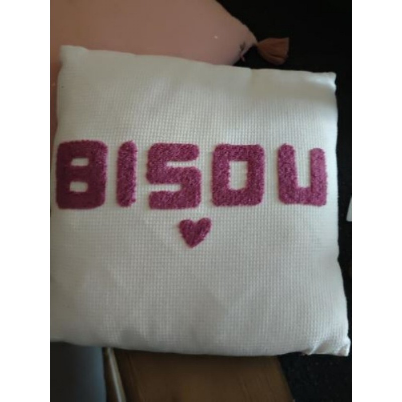 Coussin Bisou + garniture 