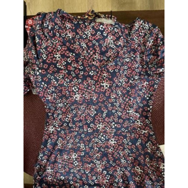 Robe fleurie manches courtes taille 40/42 
