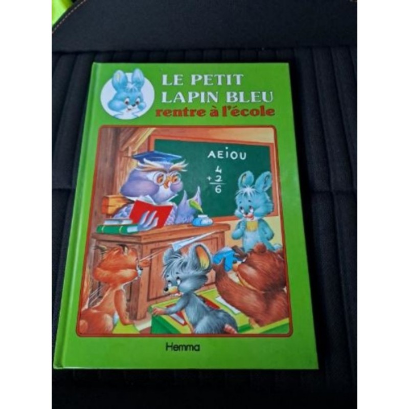 Le petit lapin bleu rentre à l'école