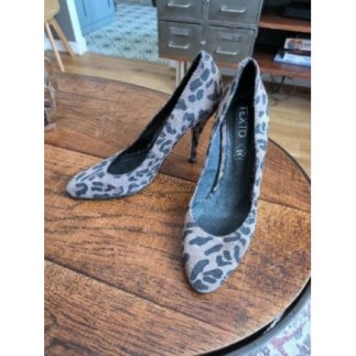 Escarpins cuir. Motif...