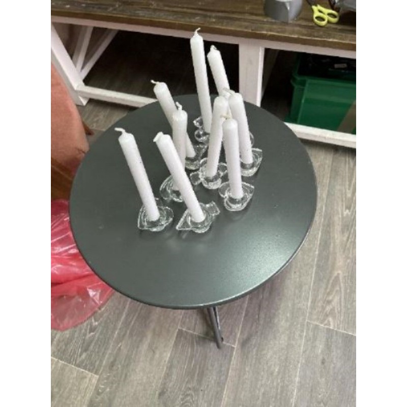 9 bougeoirs avec bougies 