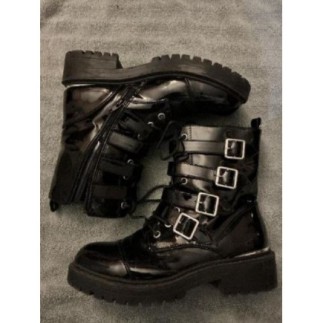 Bottines noires à boucle T.39