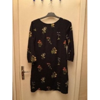 Robe noire à fleurs T. 42