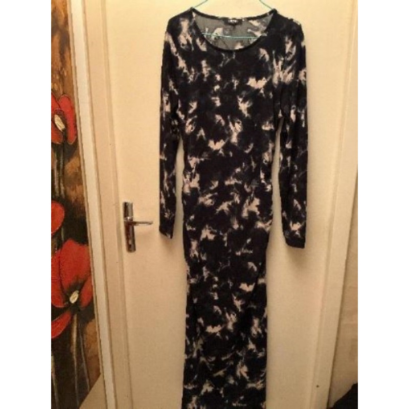 Robe longue fendue noire et rose pâle T. M