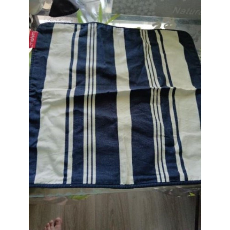 House de coussin 42 par 44 rayures blanches