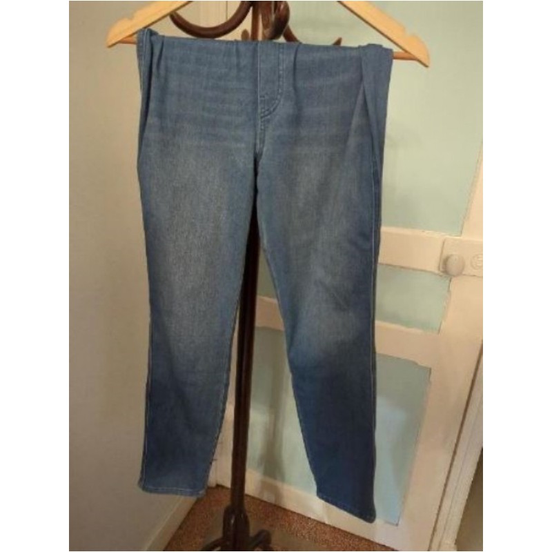 Jean Uniqlo femme Taille M stand D10 