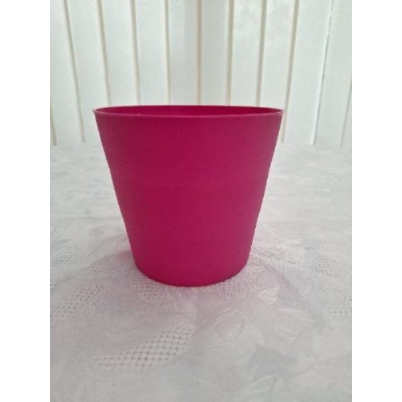 CACHE POT PLASTIQUE FUSHIA H11,5 CM