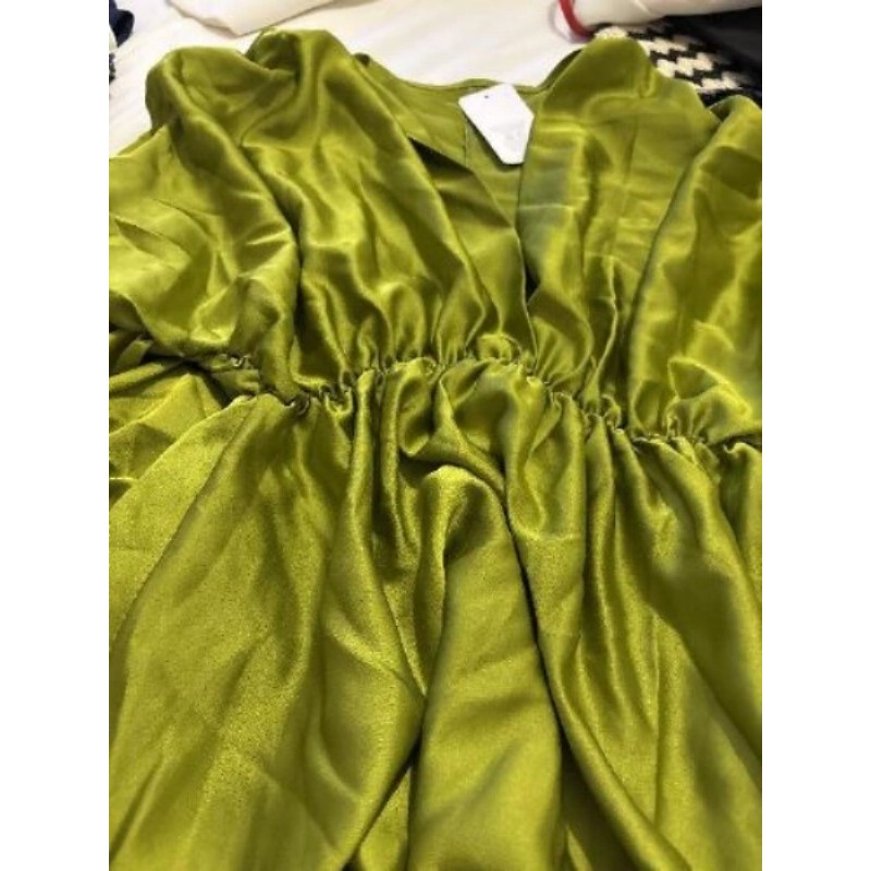 Robe verte satin taille unique neuve 