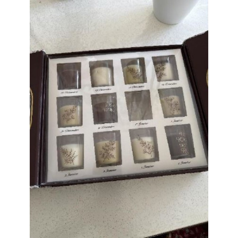 Boîte avec 11mîis bougie 