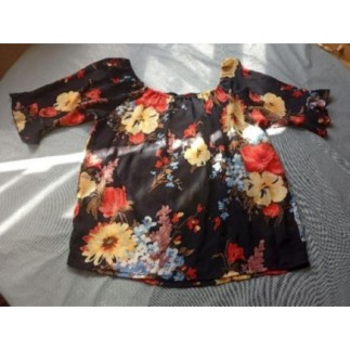 Chemise noire avec des...