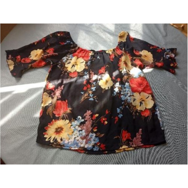 Chemise noire avec des fleurs taille 40 42