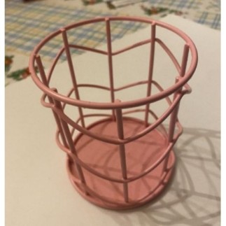 pot à crayons en métal rose