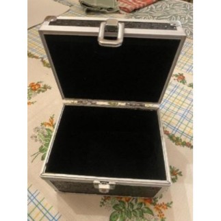 petite boite à bijoux ou maquillage noire pailletée taille 12-16cm non utilisée