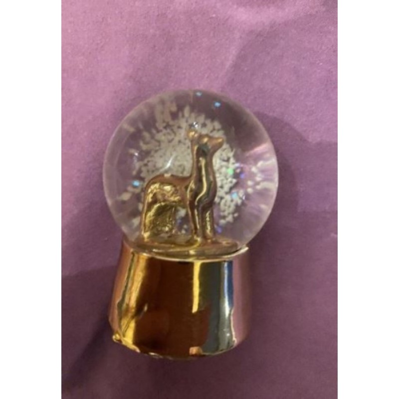 mini boule à neige avec une biche en métal doré-verre hauteur 6cm