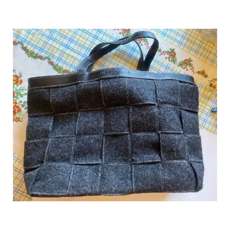 sac à main gris Marionnaud