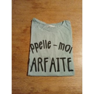 Tee shirt bleu appelle moi...