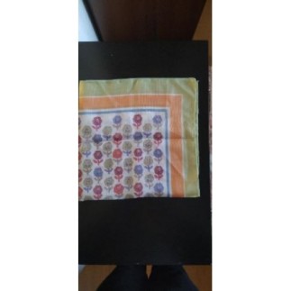 Foulard vert motif fleurs