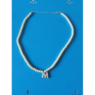 Collier perles avec initiale M