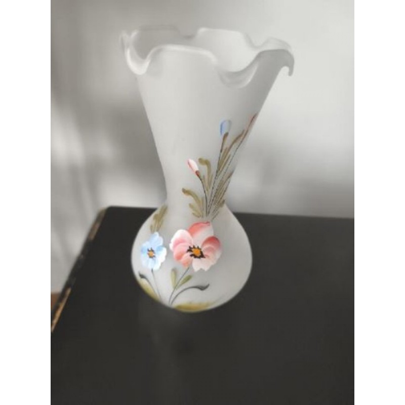 'vase opaque avec dessin floral