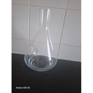 Une carafe en verre  30cm