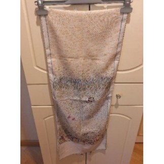 Foulard fond gris...