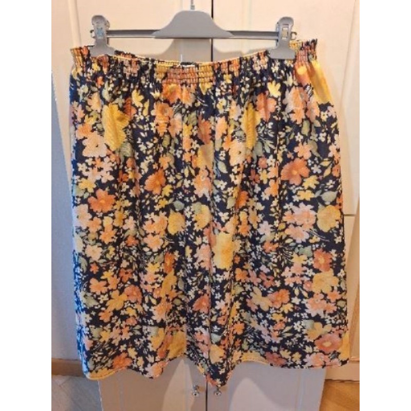 Jupe fond bleu marine à fleurs tons jaunes T46/48 taille élastiquée
