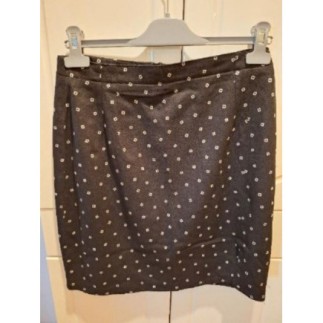 Jupe noire à carrés blancs...