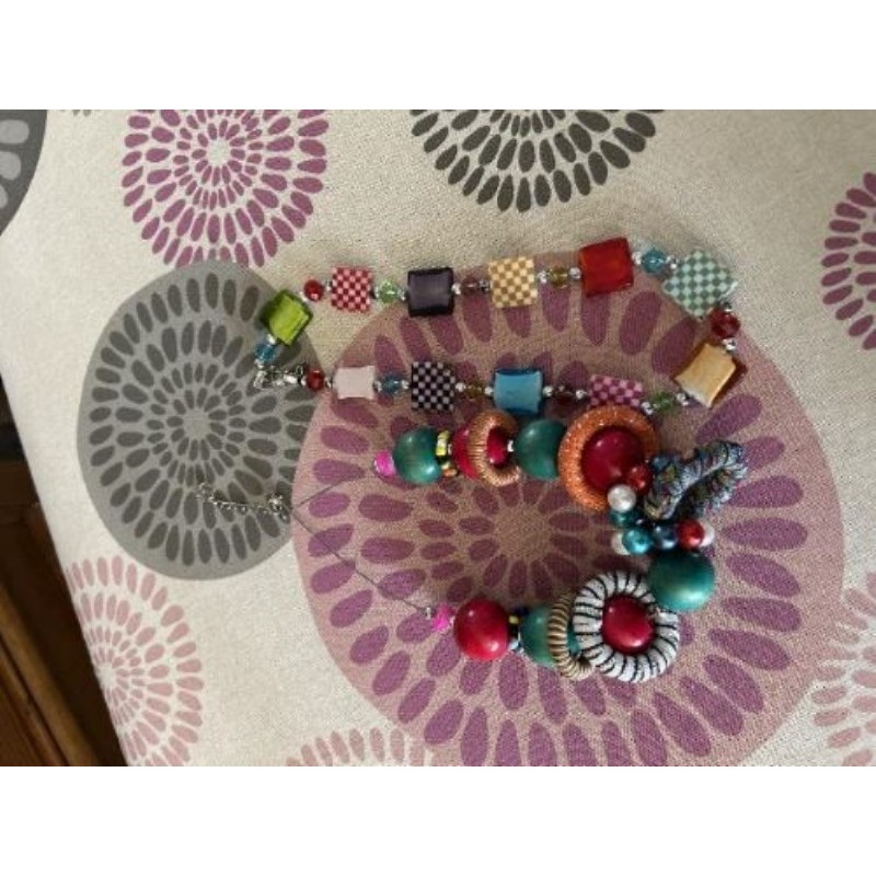 LOT DE 2 COLLIERS COLORÉS FANTAISIE 